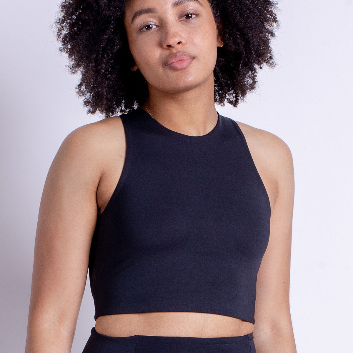 Girlfriend Collective Dylan Crop Top i Sort - Fri Fragt!