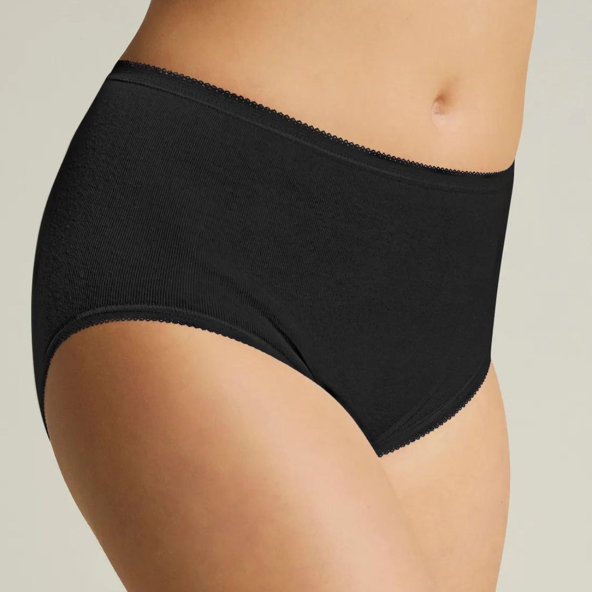 Femilet Debbie Trusse i Sort - Fri Fragt ved 250 kr.